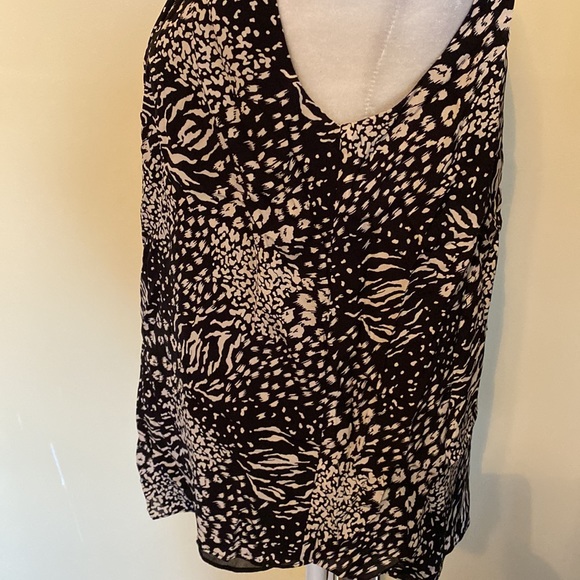 ⭐️Host Pick⭐️Tahari top - Picture 7 of 14